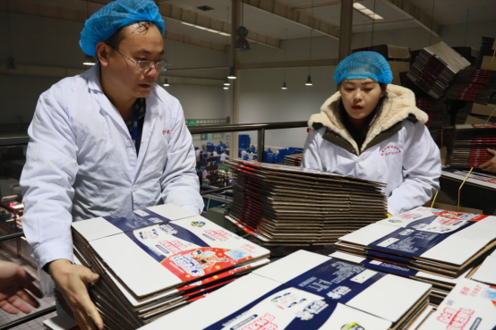 党员带头赴一线 助力春节保生产—完美体育在线(中国)唯一官方网站别样“生产突击队”助力车间生产 党员带头赴一线 助力春节保生产—完美体育在线(中国)唯一官方网站别样“生产突击队”助力车间生产