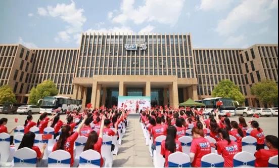 做白色的牛奶，创红色的企业，完美体育在线(中国)唯一官方网站乳业集团青春歌会庆祝建党100周年