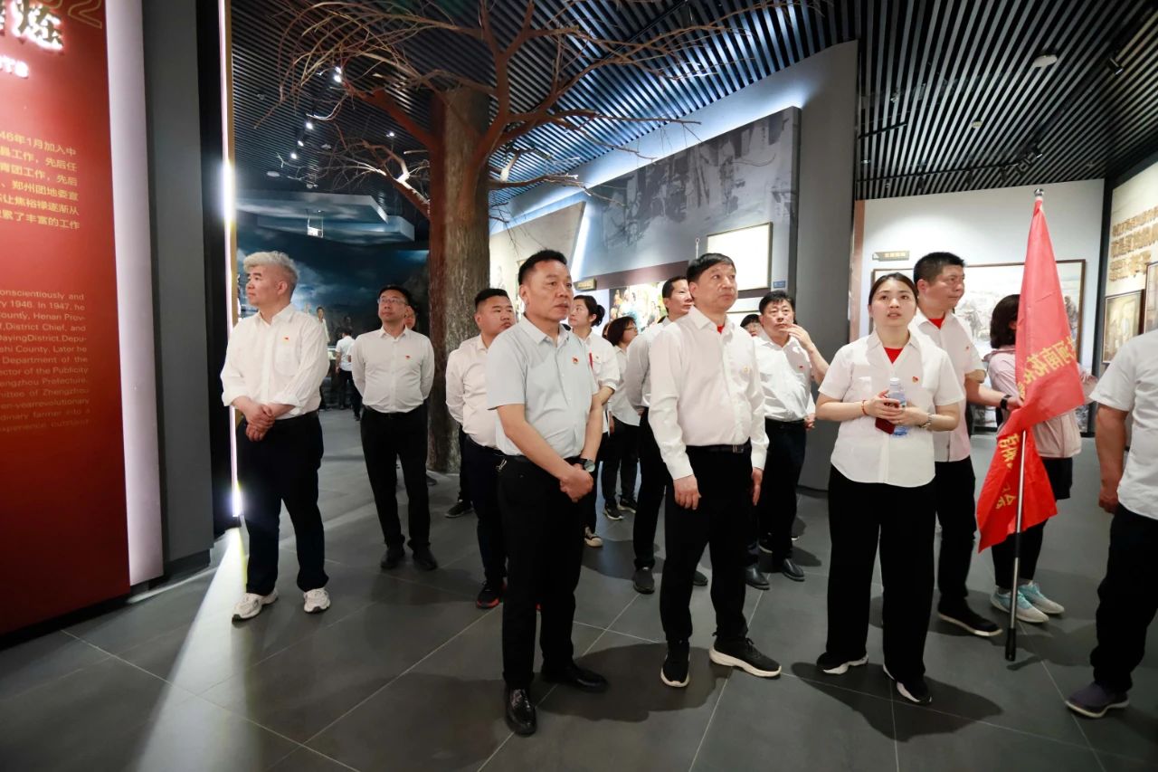 砥砺初心使命，汲取奋进力量丨完美体育在线(中国)唯一官方网站乳业集团党委组织开展学习“焦裕禄精神”主题党日活动