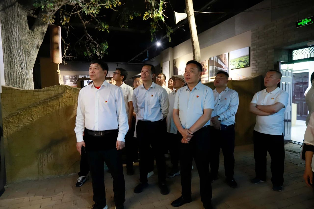 砥砺初心使命，汲取奋进力量丨完美体育在线(中国)唯一官方网站乳业集团党委组织开展学习“焦裕禄精神”主题党日活动