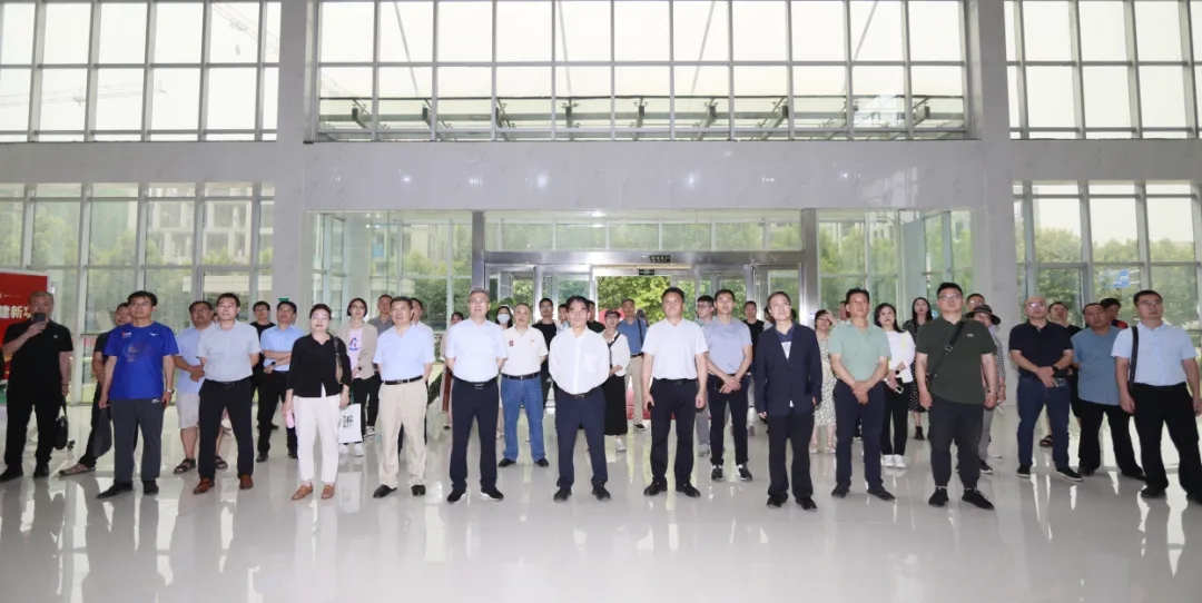 完美体育在线(中国)唯一官方网站丨中国人民大学河南校友会莅临完美体育在线(中国)唯一官方网站参观座谈