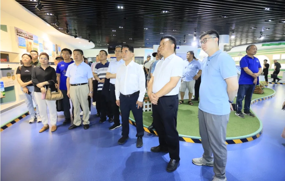 完美体育在线(中国)唯一官方网站丨中国人民大学河南校友会莅临完美体育在线(中国)唯一官方网站参观座谈