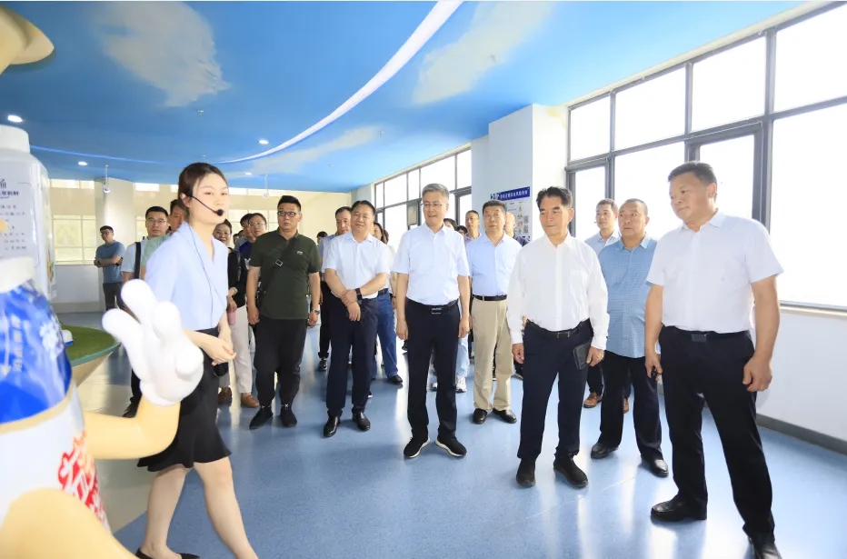 完美体育在线(中国)唯一官方网站丨中国人民大学河南校友会莅临完美体育在线(中国)唯一官方网站参观座谈