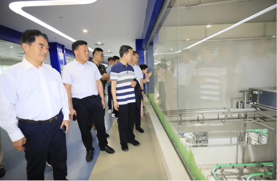 完美体育在线(中国)唯一官方网站丨中国人民大学河南校友会莅临完美体育在线(中国)唯一官方网站参观座谈