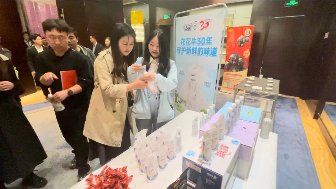 快讯丨完美体育在线(中国)唯一官方网站乳业集团亮相中国(河南)—东盟人文交流月启幕会 快讯丨完美体育在线(中国)唯一官方网站乳业集团亮相中国(河南)—东盟人文交流月启幕会