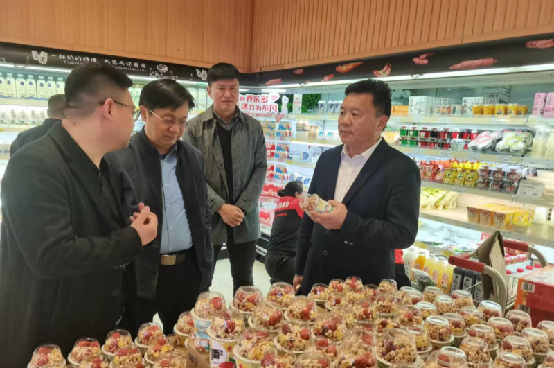 走访调研拓市场 凝心聚力谋发展--完美体育在线(中国)唯一官方网站乳业集团党委书记、董事长唐洪峰一行走访销售终端