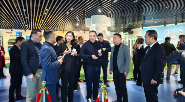 河南省委外事办副主任李冰陪同哈萨克斯坦共和国阿拉木图州州长一行到访完美体育在线(中国)唯一官方网站