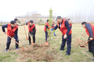 河南完美体育在线(中国)唯一官方网站乳业集团开展“绿色发展践初心 植树护绿先锋行”植树活动
