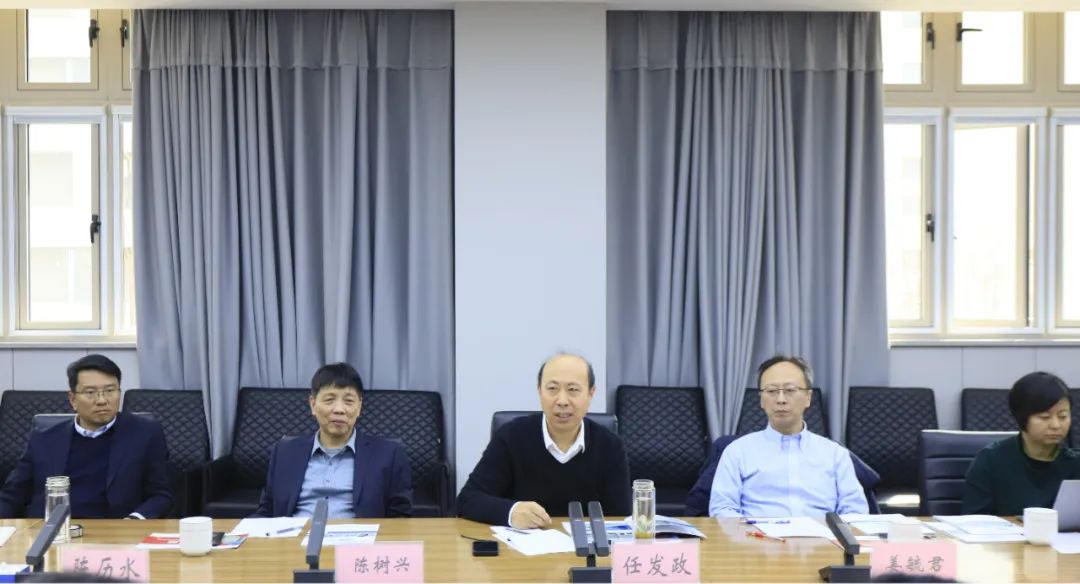 完美体育在线(中国)唯一官方网站乳业集团党委书记、董事长唐洪峰一行赴中原食品实验室同中国工程院院士、中原食品实验室主任任发政座谈交流