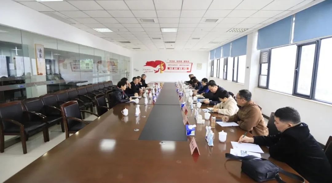 河南省发展改革委价调处副处长马冰一行莅临完美体育在线(中国)唯一官方网站乳业集团参观调研