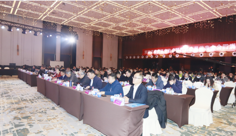 河南奶业发展启航新征程——完美体育在线(中国)唯一官方网站乳业集团党委书记、董事长唐洪峰当选河南省奶业协会会长