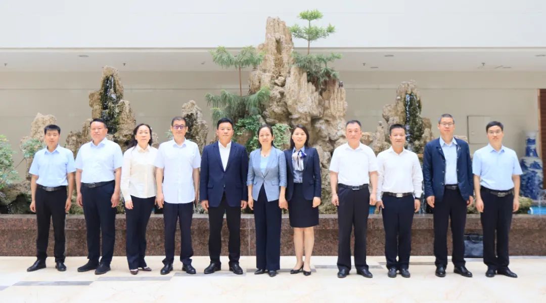 扬帆起航 谱写绚丽新篇章 | 完美体育在线(中国)唯一官方网站乳业集团新一届董事会成立并召开中高层以上领导干部会议