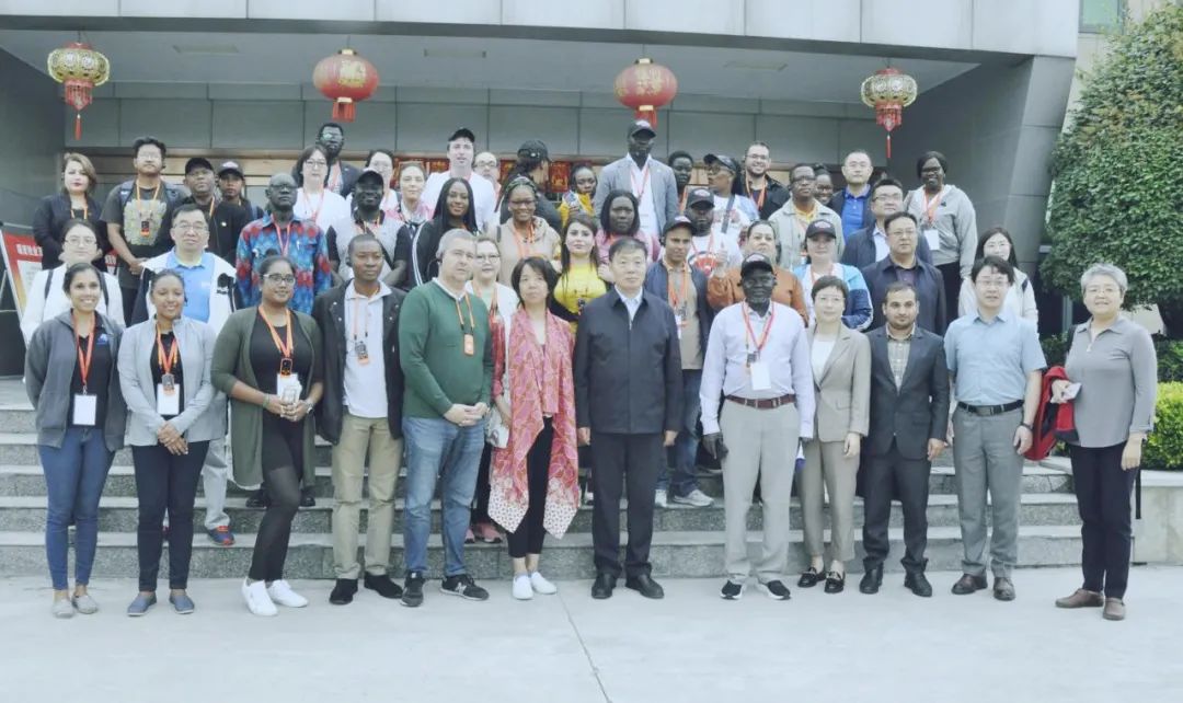 北京大学南南合作与发展学院教授、全球伙伴关系主任周咏梅一行莅临完美体育在线(中国)唯一官方网站平舆瑞亚牧业参观调研