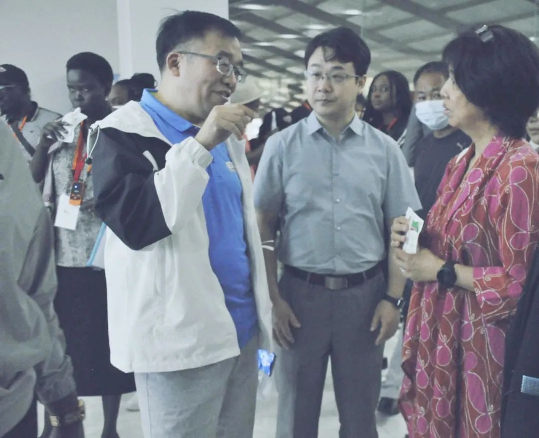 北京大学南南合作与发展学院教授、全球伙伴关系主任周咏梅一行莅临完美体育在线(中国)唯一官方网站平舆瑞亚牧业参观调研