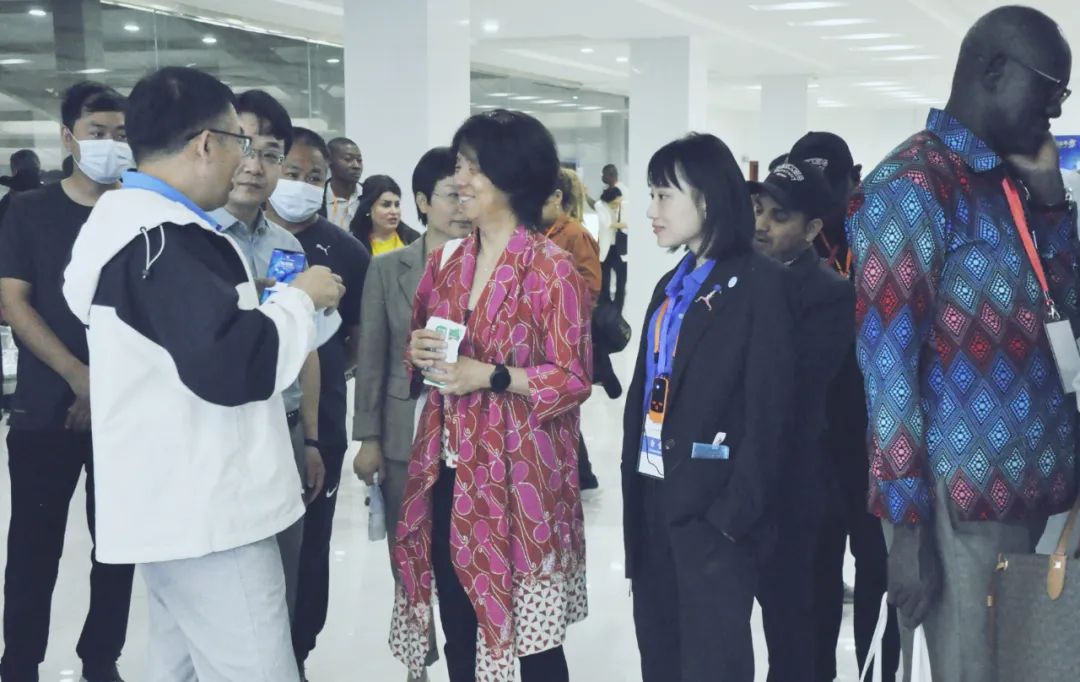 北京大学南南合作与发展学院教授、全球伙伴关系主任周咏梅一行莅临完美体育在线(中国)唯一官方网站平舆瑞亚牧业参观调研