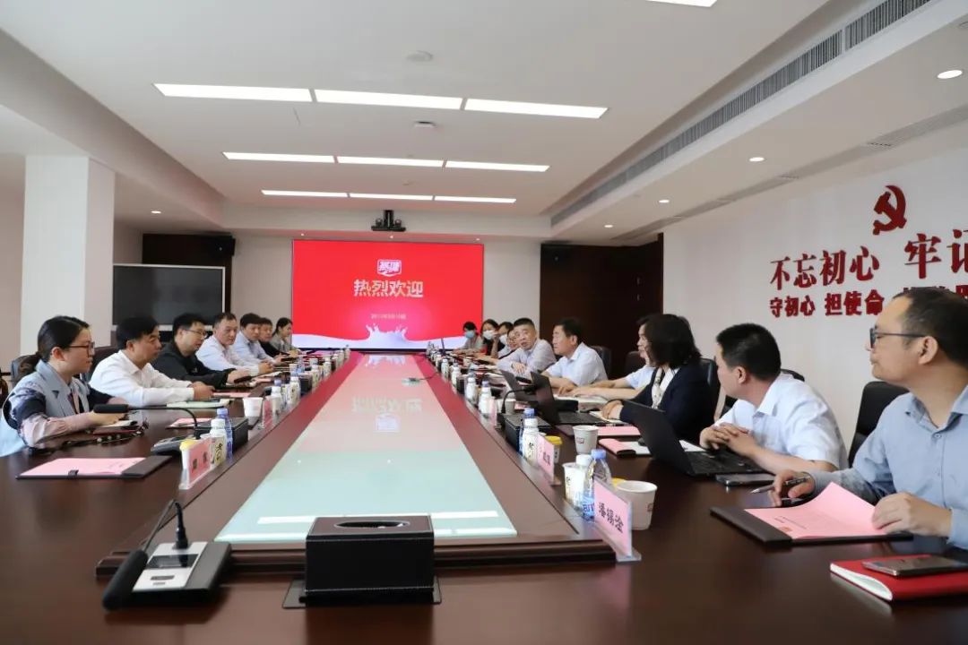 交流促提升 互动谋发展｜完美体育在线(中国)唯一官方网站乳业集团总裁杨永带队分别赴广东燕塘乳业及越秀风行乳业参观交流