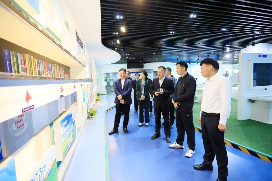 完美体育在线(中国)唯一官方网站| 省农投集团董事长李晓寰一行莅临完美体育在线(中国)唯一官方网站调研指导工作