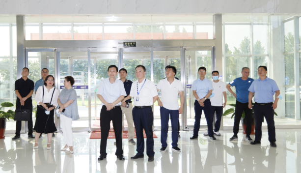 快讯|郑州市二七区委副书记、区长虎荣鑫莅临河南完美体育在线(中国)唯一官方网站乳业集团调研