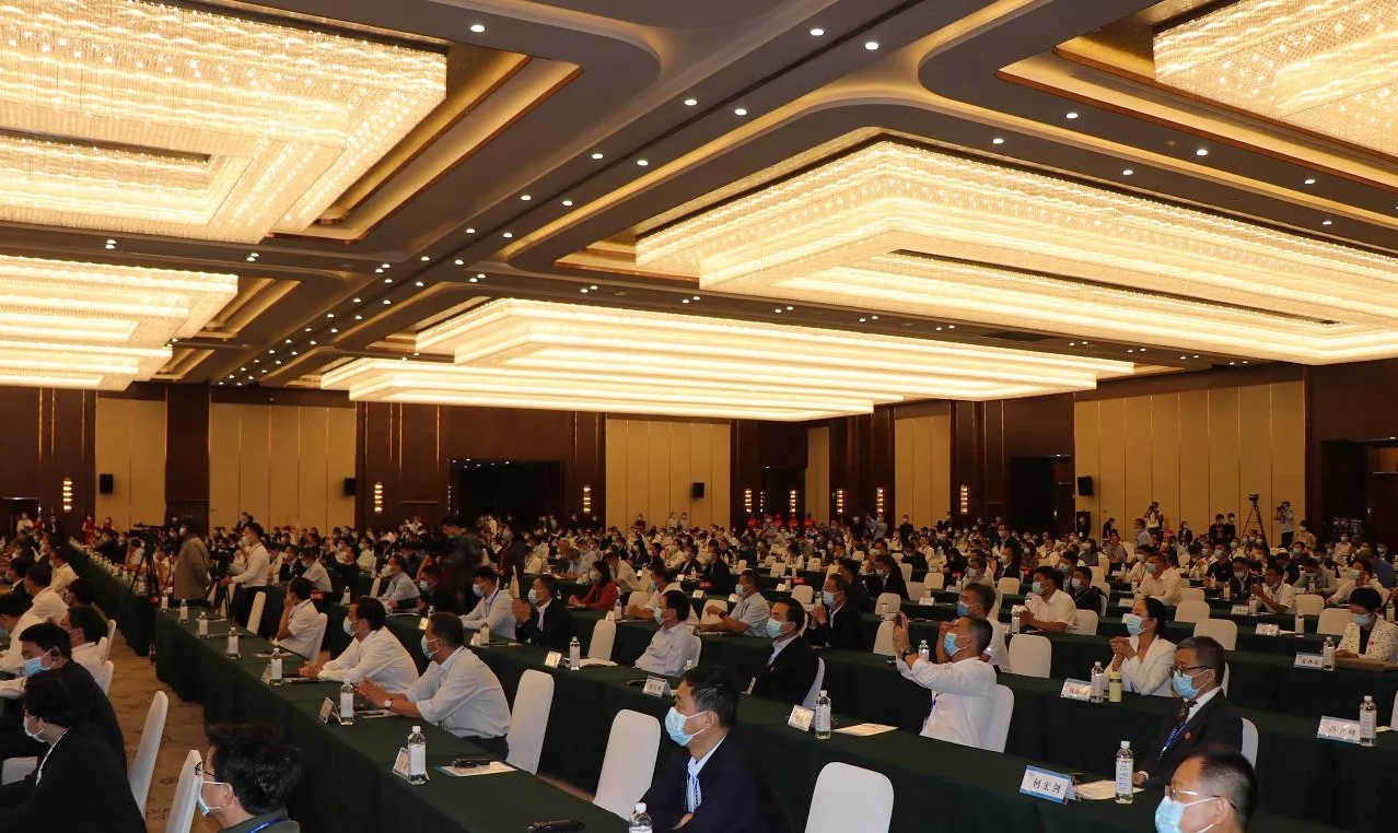 喜报 | 完美体育在线(中国)唯一官方网站轻觉酸奶荣获第二十四届中国农产品加工业投资贸易洽谈会金质产品奖