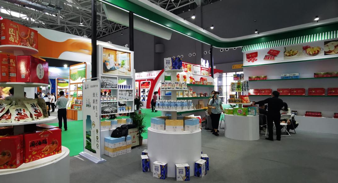 喜报 | 完美体育在线(中国)唯一官方网站轻觉酸奶荣获第二十四届中国农产品加工业投资贸易洽谈会金质产品奖