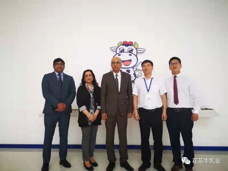 巴基斯坦驻华大使莫因·哈克 莅临完美体育在线(中国)唯一官方网站乳业集团参观访问