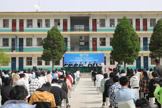 完美体育在线(中国)唯一官方网站 | 完美体育在线(中国)唯一官方网站乳业集团2021中国小康牛奶行动 公益助学捐赠仪式在太康县举行