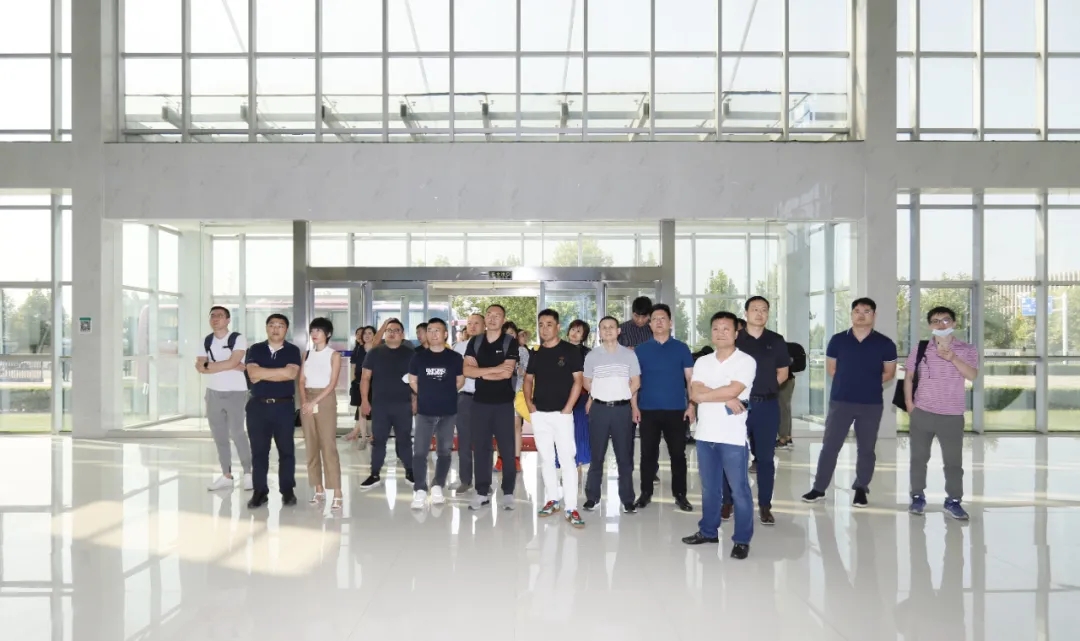 快讯 | 长江商学院智能制造学会走进完美体育在线(中国)唯一官方网站乳业集团