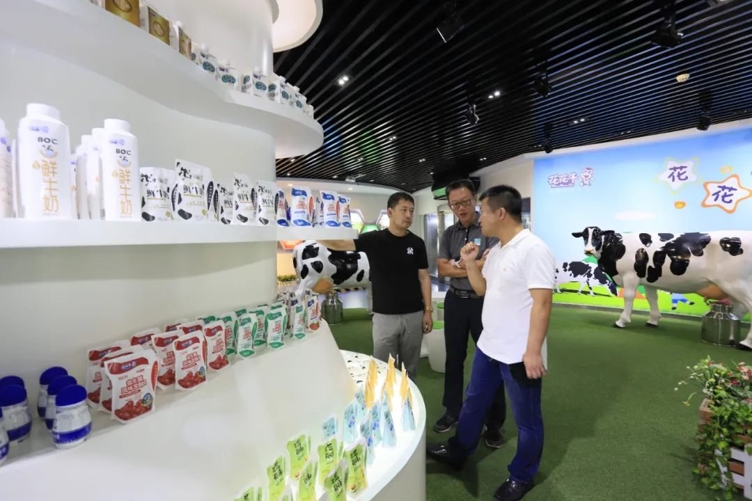 快讯 | 长江商学院智能制造学会走进完美体育在线(中国)唯一官方网站乳业集团