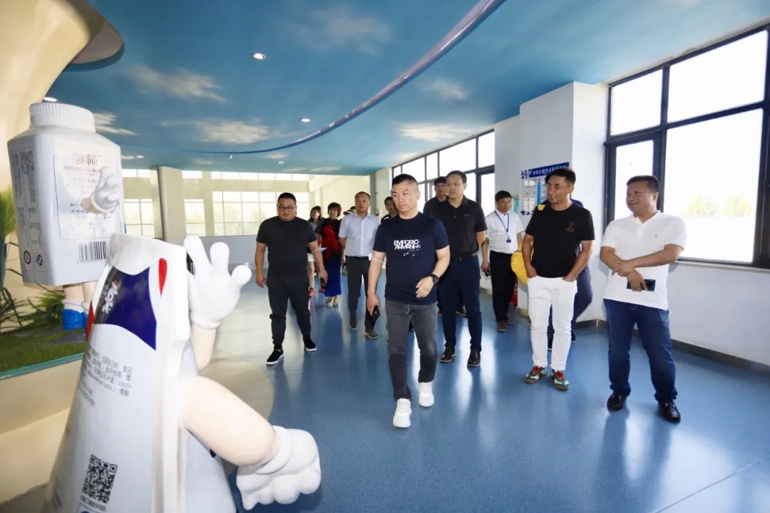 快讯 | 长江商学院智能制造学会走进完美体育在线(中国)唯一官方网站乳业集团