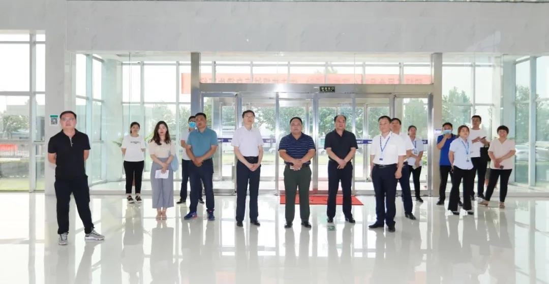 快讯 | 河南省人民政府食品安全委员会办公室第三批食品安全示范区验收组领导莅临完美体育在线(中国)唯一官方网站乳业集团验收食品安全示范区建设情况