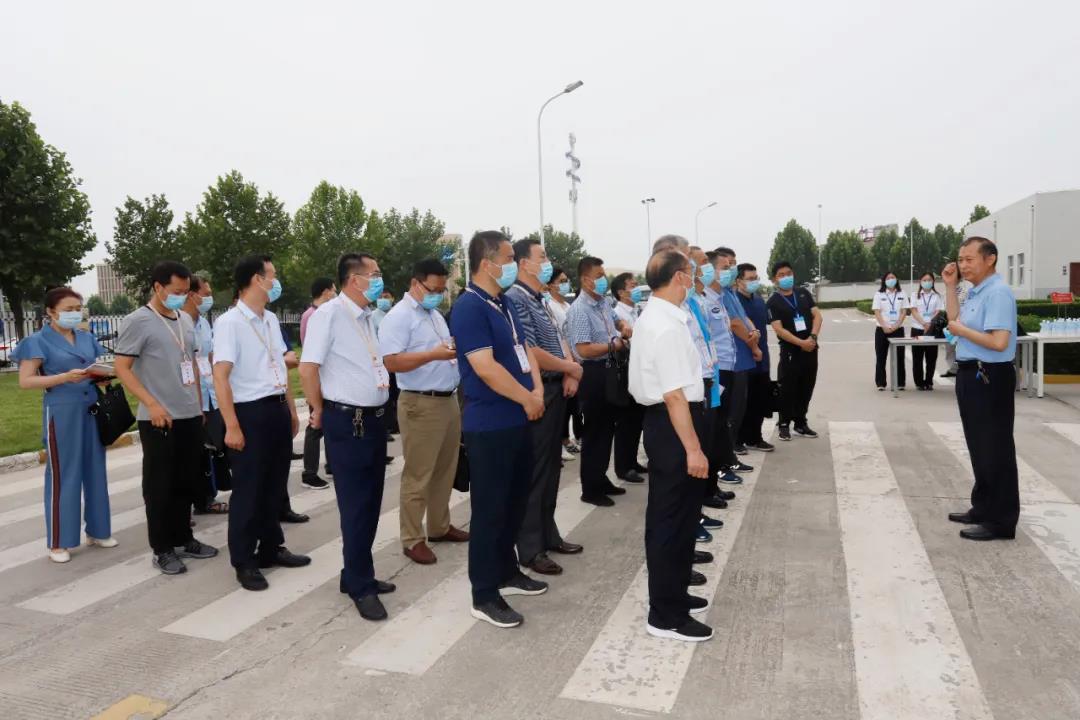 郑州市安全生产双重预防体系建设现场观摩会在完美体育在线(中国)唯一官方网站乳业集团郑州分公司召开