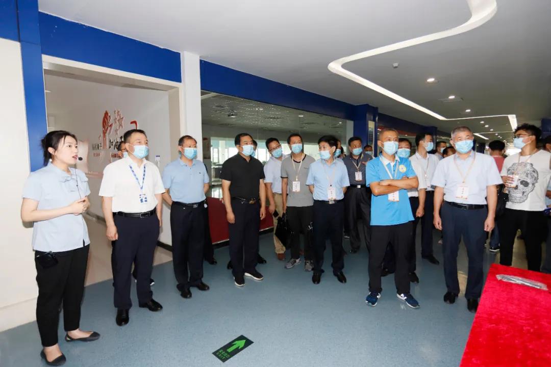 郑州市安全生产双重预防体系建设现场观摩会在完美体育在线(中国)唯一官方网站乳业集团郑州分公司召开