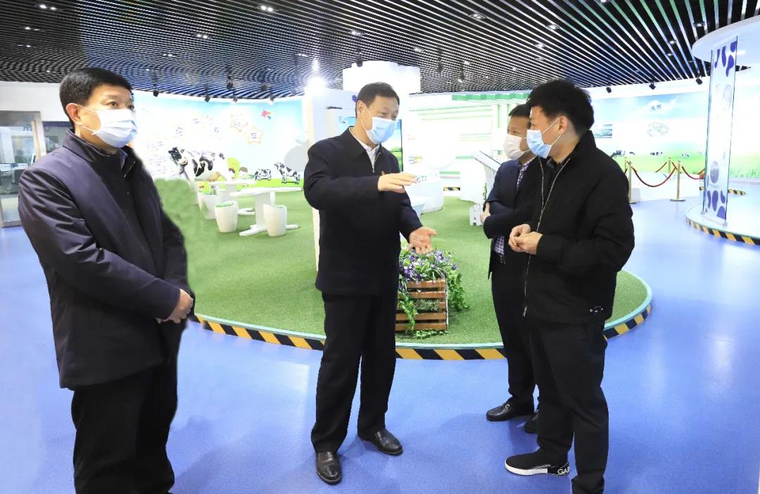 河南省委农办主任、农业农村厅厅长申延平一行调研河南完美体育在线(中国)唯一官方网站乳业集团