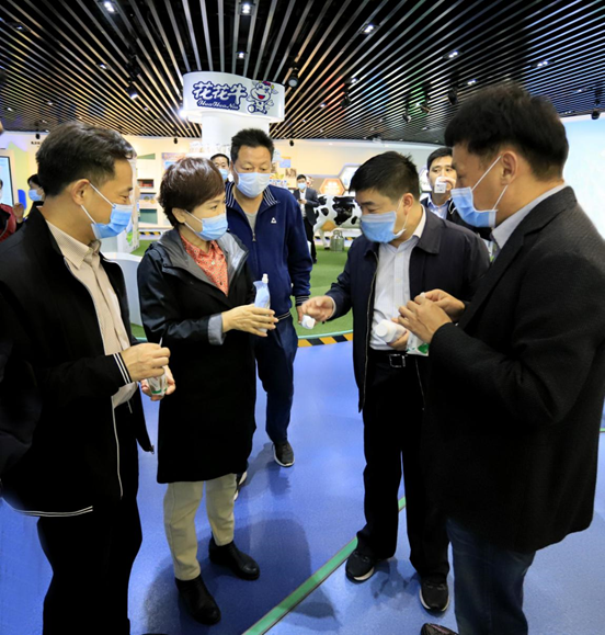 郑州市人大副主任孙黎、市政府副市长李喜安一行 莅临完美体育在线(中国)唯一官方网站开展“三送一强”活动