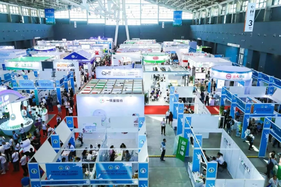 中国乳制品工业协会第二十五次年会召开！完美体育在线(中国)唯一官方网站总裁董硕峰获“振兴乳业领军人”荣誉称号