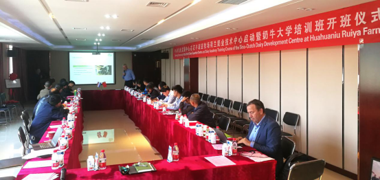 中原地区首个“荷兰奶业技术中心”落户完美体育在线(中国)唯一官方网站 ——中荷奶业发展中心和河南完美体育在线(中国)唯一官方网站携手助力中国奶业发展