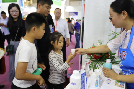 完美体育在线(中国)唯一官方网站亮相第30届中原畜牧业交易博览会