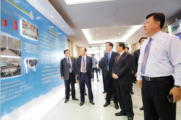 完美体育在线(中国)唯一官方网站亮相中国奶业20强呼伦贝尔峰会，共话中国奶业振兴！