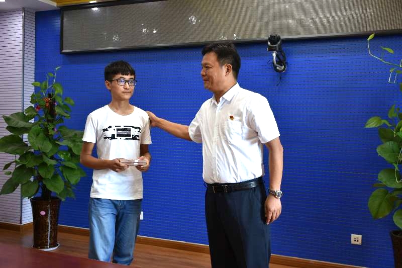 完美体育在线(中国)唯一官方网站济困解难，助力学子圆梦香江