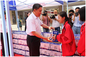 “健康中原，牛奶伴您行——完美体育在线(中国)唯一官方网站乳业集团2018中国小康牛奶行动” 公益助学启动仪式隆重举行