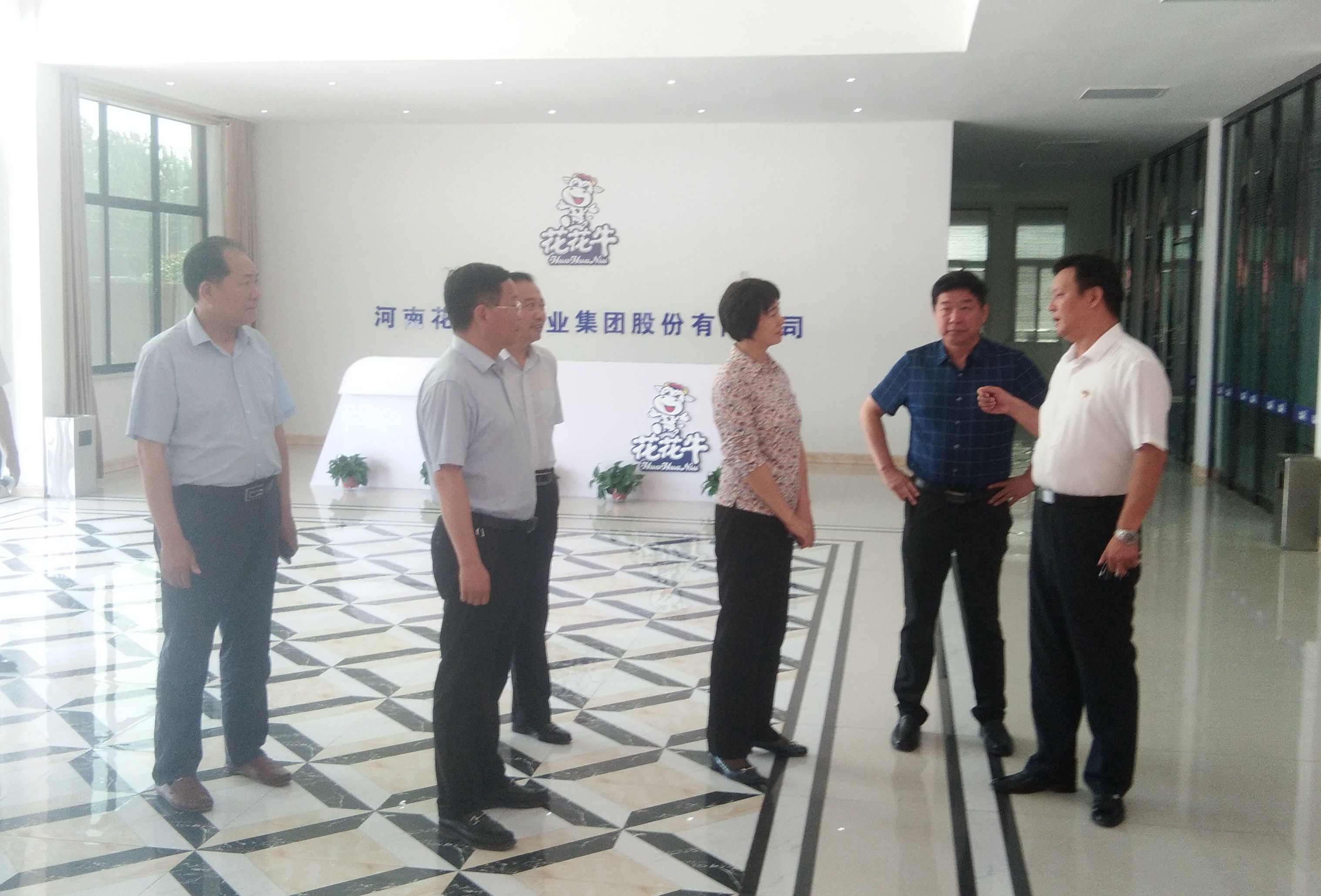 驻马店市委常委、统战部长姚新文 莅临完美体育在线(中国)唯一官方网站乳业集团总部调研