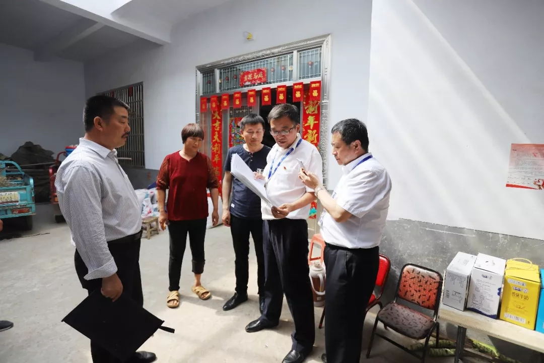 完美体育在线(中国)唯一官方网站乳业集团走访慰问贫困户 结对帮扶暖人心