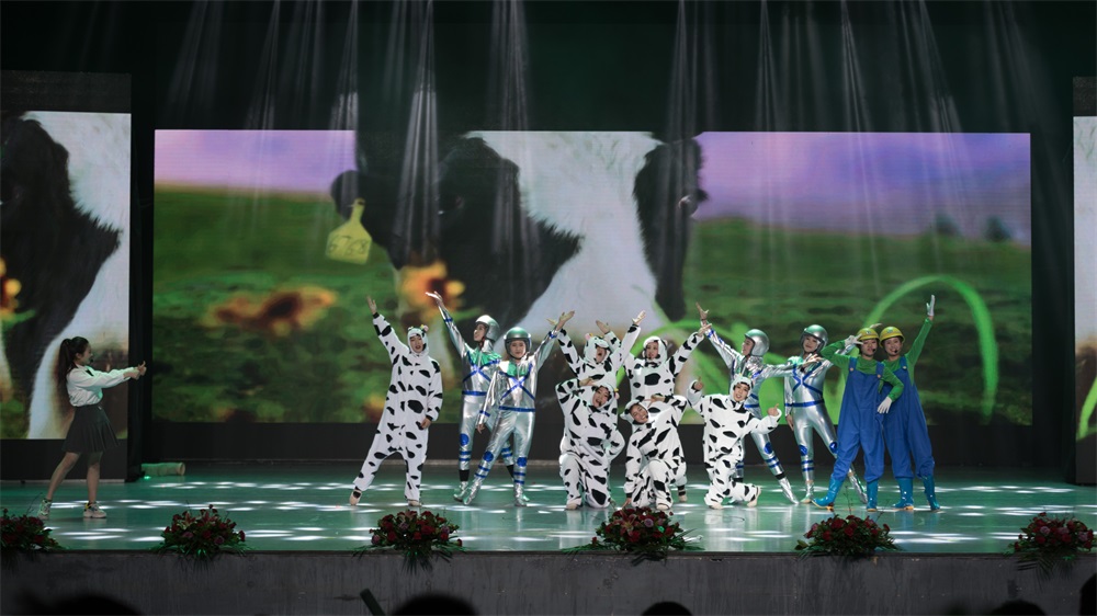 “不忘初心、聚力前行” 完美体育在线(中国)唯一官方网站集团2018迎新春联欢会隆重举行