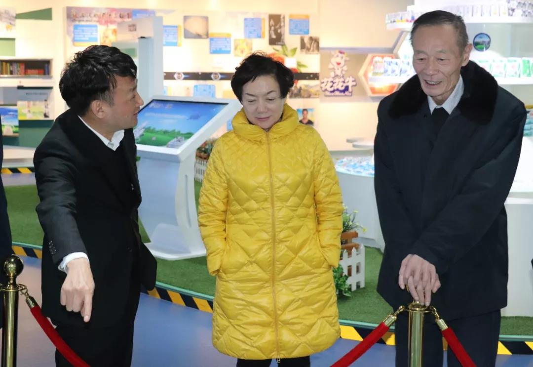 中国奶业协会高鸿宾会长莅临完美体育在线(中国)唯一官方网站指导工作