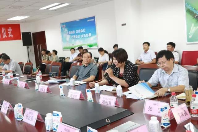 河南省食品安全座谈会暨百场食安讲座进校园启动仪式在完美体育在线(中国)唯一官方网站举行