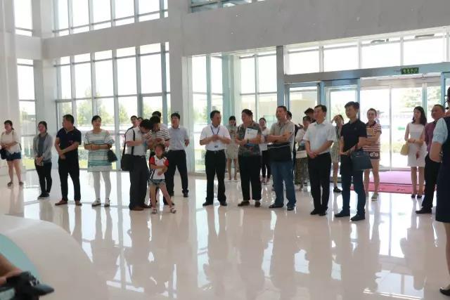 河南省食品安全座谈会暨百场食安讲座进校园启动仪式在完美体育在线(中国)唯一官方网站举行