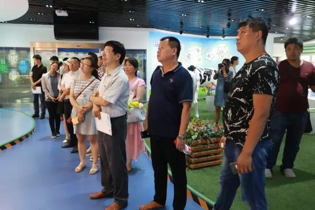 河南省食品安全座谈会暨百场食安讲座进校园启动仪式在完美体育在线(中国)唯一官方网站举行