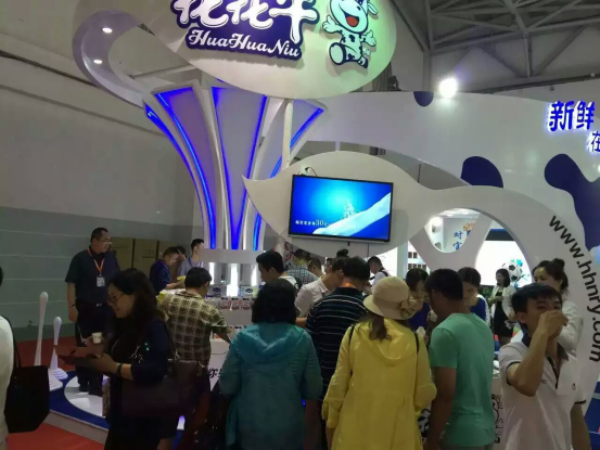 完美体育在线(中国)唯一官方网站牛气冲天！农业部长品尝“领畅”点赞，又获国际奶业平台青睐