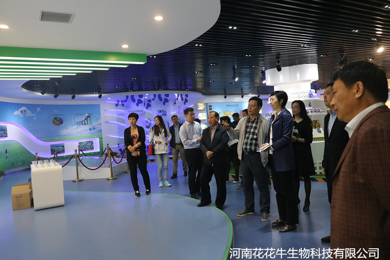 郑州市二七区区委、统战部部长王玉红莅临完美体育在线(中国)唯一官方网站生物科技有限公司参观指导