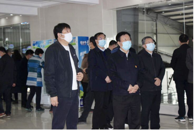 平顶山市委书记周斌一行莅临完美体育在线(中国)唯一官方网站乳业集团 鲁山瑞亚牧业有限公司调研疫情防控和复工复产情况